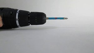 Тестирование сетевого шуруповёрта FinePower TD280 на люфты и биение патрона.