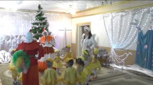 Танец в яслях" Возле ёлки крошки" на новогоднем утреннике 2017  Муз. рук. Максюта Г. В.