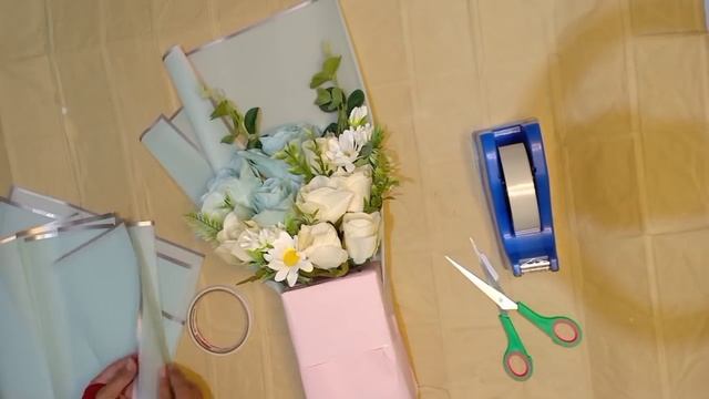 DIY BUKET BUNGA SIMPEL UNTUK LAMARAN || BUKET LOWBUDGET MODAL Rp.50.000 || WRAPPING HEMAT CELLOPHAN смотреть онлайн