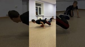 Обучение как научиться крутиться на руке фризе брейк данс