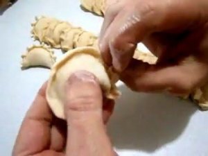 Лепка красивых пельменей, мантов, вареников. Способ 2.flv
