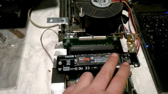 Дособрал силовой каркас вокруг Tesla K80 и начал собирать дисковый массив смотреть онлайн