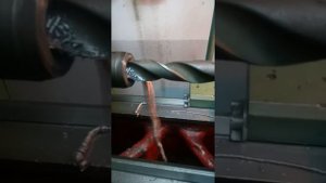.приспособа для сверл в резцедержку токарного.
