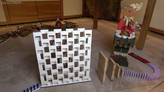 Dominoes around the house - CHRISTMAS EDITION 🎅🎄 смотреть онлайн