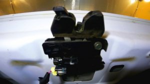 Как заменить/настроить замок багажника Nissan Almera 2012-2018год