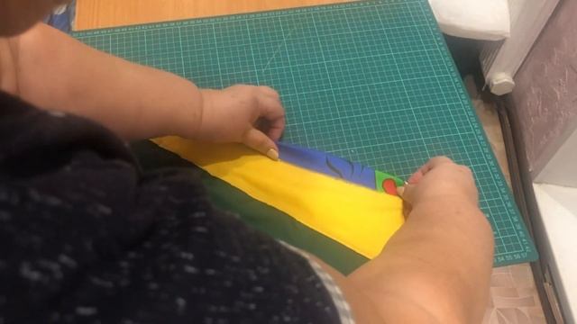 Лоскутный радужный коврик своими руками. смотреть онлайн