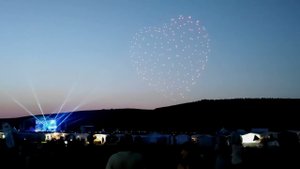 Шоу дронов Динотерра 2024