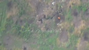 Артиллеристы 155-й отдельной гвардейской бригады морской пехоты отправили 152-мм снаряд.