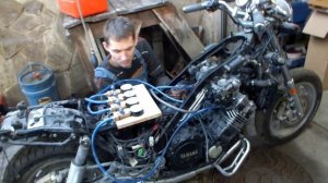 Синхронизация карбюраторов часть 2 Ямаха 750 fzx .
