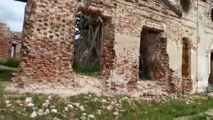 Красиво в поселке Спирово Тверской области!Храм разрушен, но люди не забывают святое место.