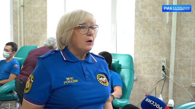 Сотрудники МЧС Калмыкии приняли активное участие в акции «Спасатель Донор» смотреть онлайн