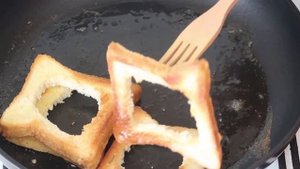 Гренки с яйцом и сыром Быстрый завтрак