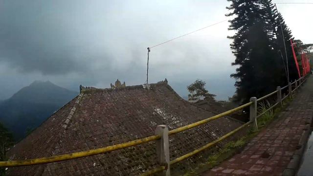 Остров Бали на старой мопедке: Бали в сезон дождей, без пляжей, туристов и пальм