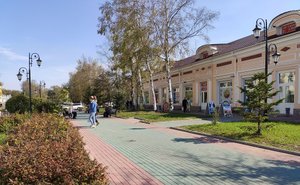 Возле старого ГУМа . Уссурийск