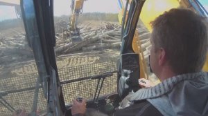 Впервые испытываю самодельный ковш-грабли с гидравлическим захватом