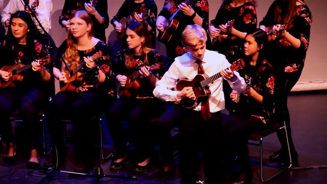 Langley Ukulele Ensemble - 'Go Tell It on the Mountain' #langleyukes #ukulele смотреть онлайн
