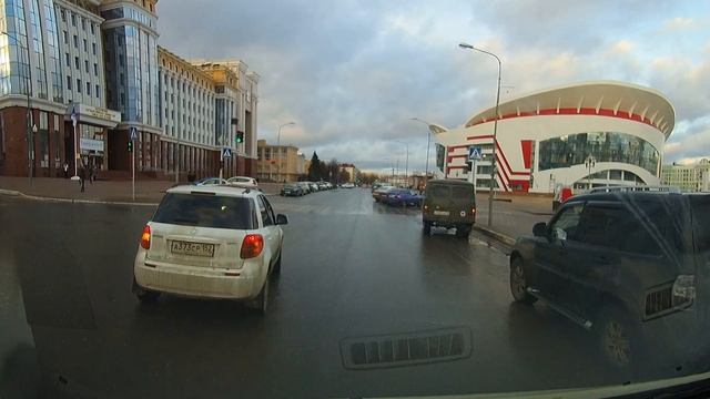 БРОСИЛ МАШИНУ НА ПЕРЕКРЁСТКЕ и САДИТСЯ КАК КОРОЛЬ. смотреть онлайн