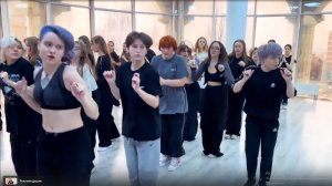 Уроки танцев К-поп в Курске. Танцы K-pop для девушек и парней с нуля. Школа танцев Dance Life