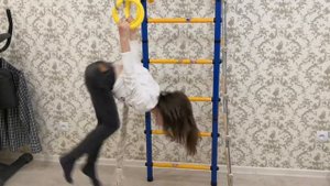 ТРЮКИ на шведской стенке!!!