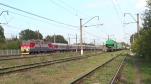 Электровозы ВЛ80с-333 с грузовым и ЭП1М-823 с пассажирским поездами