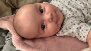 Разговоры с двухмесячным младенцем, агуканье, болтаем вовсю