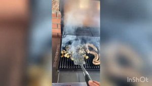 Сосиски на газовом гриле Char-Broil