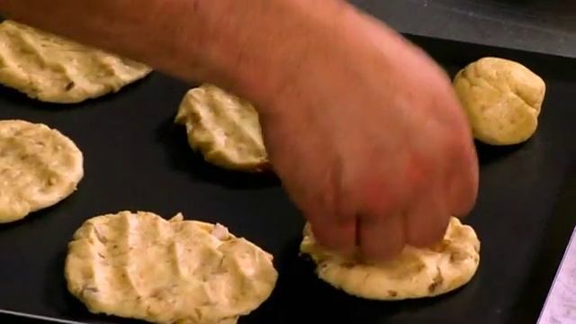 Лепешки со шкварками смотреть онлайн