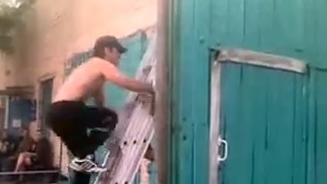 подьём по пожарной лестнице .mp4 смотреть онлайн