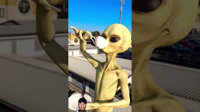 When you invite Miami Alien for a coffee ☕️👽😂 #behindthescenes ? #vfx #3d #cgi