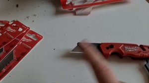 Нож Milwaukee 4932471358