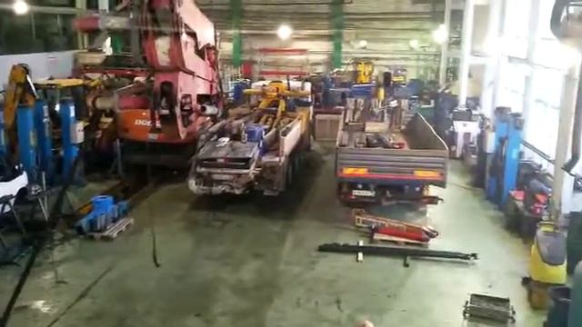 Демонтаж стрелы автобетононасоса в СЦ МастерМеханика