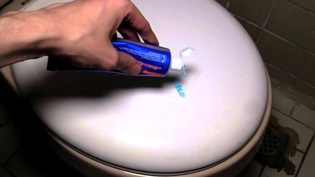 Зачем Люди прячут Тюбик Зубной Пасты в бачок Унитаза, и Почему не помешает сделать так же смотреть онлайн