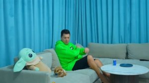 Собака СТАЛА РЕБЕНКОМ в Нашем Доме ! Папа ХОЧЕТ её ВЫГНАТЬ!