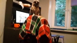 Ушастый совёнок Чуфырька прилетел за едой.