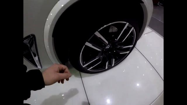 Залетел в салон BMW ,обзор X5M смотреть онлайн