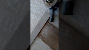 Наглядно показываю разницу реза плитки болгаркой и плиткорезом