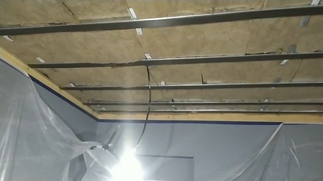 Каркасная шумоизоляция потолка. Виброподвесы. Rockwool Акустик Баттс 50х600х1000 смотреть онлайн