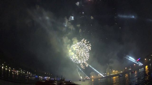 салют с Москвы реки смотреть онлайн