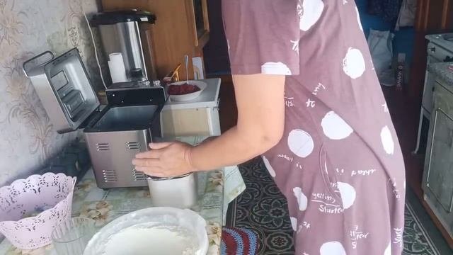 Нажарили пирожков со свеклой и щавелем //  Деревенская еда //