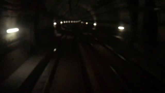 Metro L9 aeropuerto de Barcelona El Prat con megafonía (Cab ride) смотреть онлайн