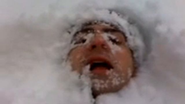 В снегу валятца смотреть онлайн