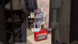 Еле отговорили Нику не идти. Бабушка заболела . Привет, я Ника!