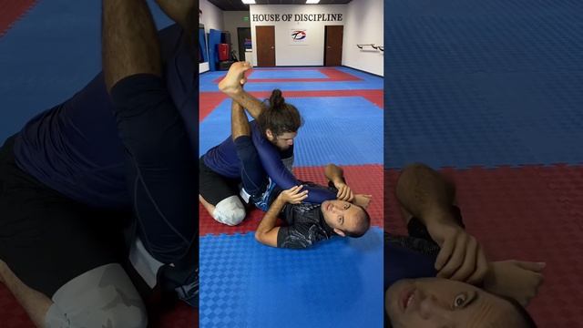 Triangle Choke Finish for Big Guys and Gals Jiu-Jitsu Technique смотреть онлайн