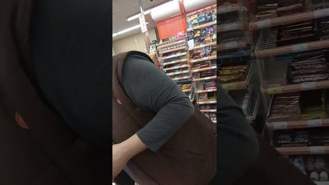 Продавщица в Дикси хотела разбить телефон(1) смотреть онлайн