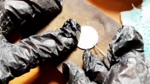 Как почистить сложную серебряную монету с наростами и потемнениями.