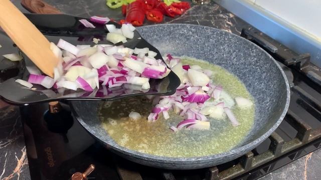 Вот,как нужно готовить фасоль! Оригинальный рецепт мексиканского блюда на сковороде!