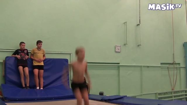 батут в спортивной школе смотреть онлайн