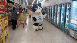 Корова танцует ^-^