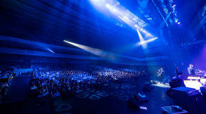 Женщина прилетела в Петербург из Парижа ради концерта группы «Пикник»