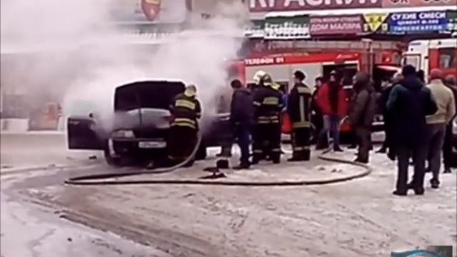 2013-12-21 горит автомобиль на рынке "Каширский Двор 2" смотреть онлайн